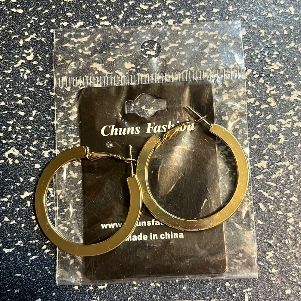 🌹 3 for $20 New🎉 Gold hooped earrings-final price-